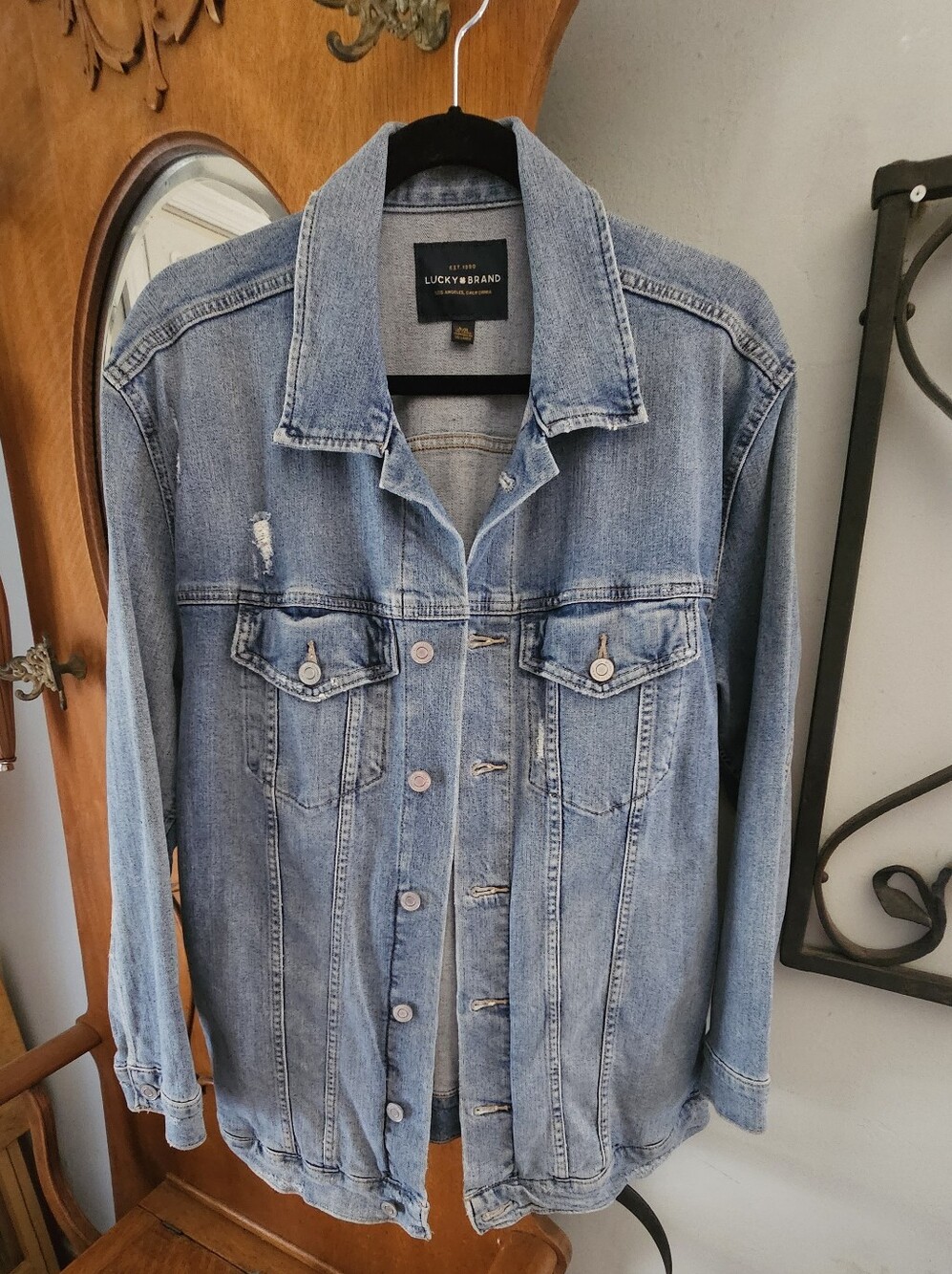 Lucky Brand Distressed Light Wash Denim Jacket Large Stretch Trucker Jean Jacket